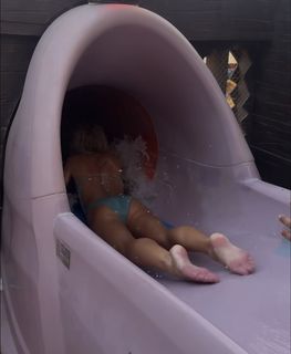 Amanda Holden feet photo 5