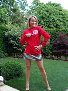 Amanda Holden feet photo thumbnail