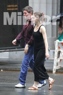 Amanda Knox feet photo thumbnail