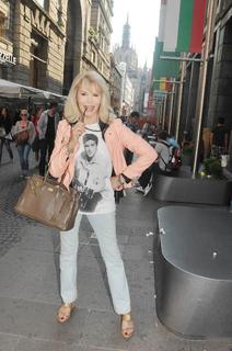 Amanda Lear feet photo 7