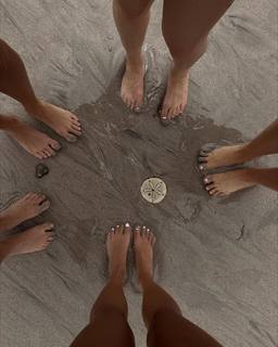 Amanda Li Paige feet photo 17