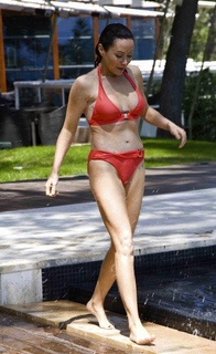 Amanda Mealing feet photo 7