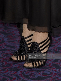 Amanda Mealing feet photo 1
