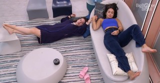 Amanda Meirelles feet photo 1