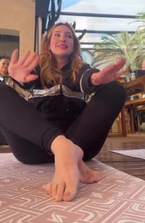 Amanda Meirelles feet photo 1