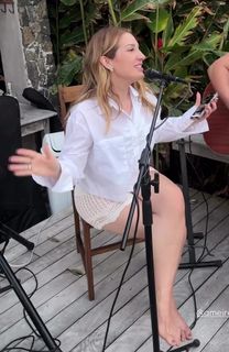 Amanda Meirelles feet photo 1