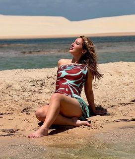 Amanda Meirelles feet photo 13