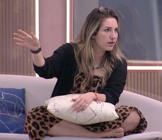 Amanda Meirelles feet photo 3