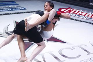Amanda Nunes feet photo 12