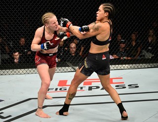 Amanda Nunes feet photo 12