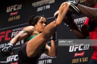 Amanda Nunes feet photo 10