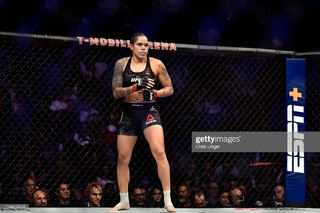 Amanda Nunes feet photo 9