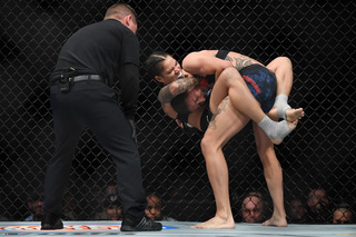 Amanda Nunes feet photo 19