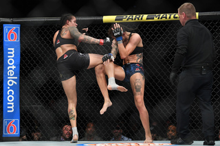 Amanda Nunes feet photo 14