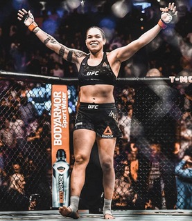 Amanda Nunes feet photo 12