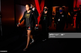 Amanda Nunes feet photo 8