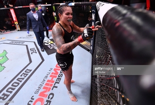 Amanda Nunes feet photo 7