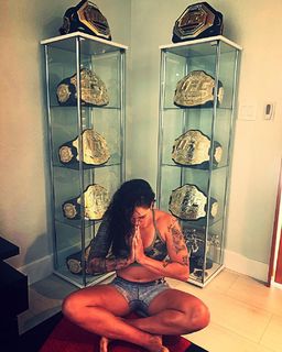 Amanda Nunes feet photo 19
