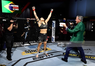 Amanda Nunes feet photo 16