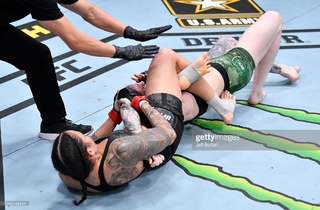 Amanda Nunes feet photo 12