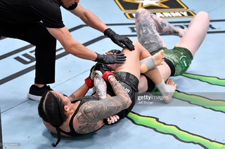 Amanda Nunes feet photo 11