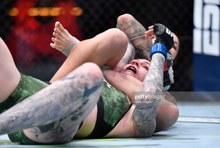 Amanda Nunes feet photo 9