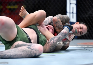 Amanda Nunes feet photo 8