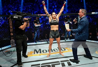 Amanda Nunes feet photo 3