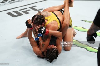 Amanda Nunes feet photo 19