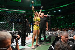 Amanda Nunes feet photo 11