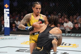 Amanda Nunes feet photo 9