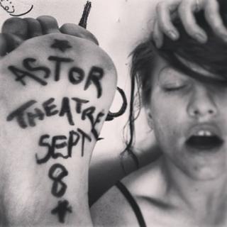 Amanda Palmer feet photo 7