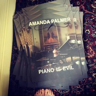 Amanda Palmer feet photo 17