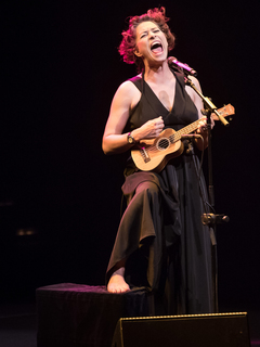 Amanda Palmer feet photo 10