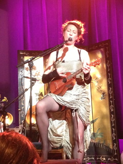 Amanda Palmer feet photo 15