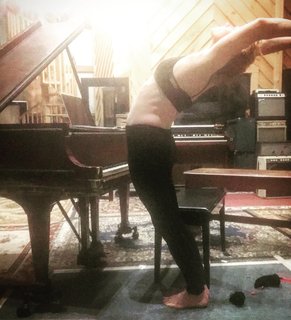 Amanda Palmer feet photo 10