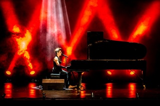 Amanda Palmer feet photo 4
