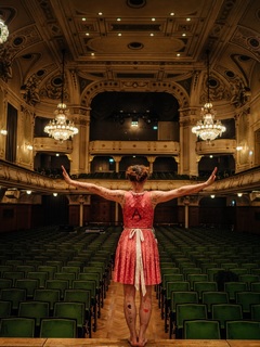Amanda Palmer feet photo 7