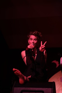Amanda Palmer feet photo 3