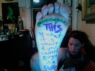 Amanda Palmer feet photo 5