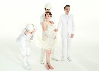 Amanda Palmer feet photo 3