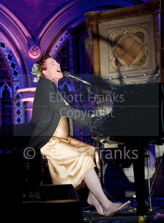 Amanda Palmer feet photo 17