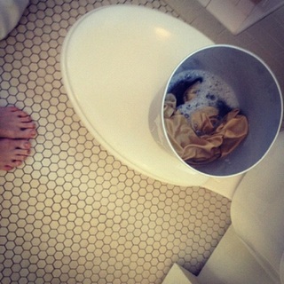 Amanda Palmer feet photo 10