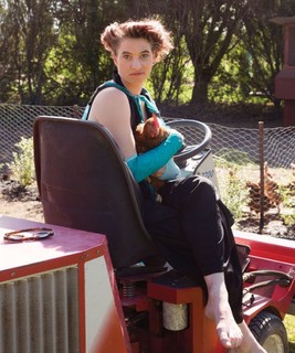 Amanda Palmer feet photo 4