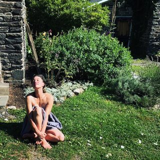 Amanda Palmer feet photo 14
