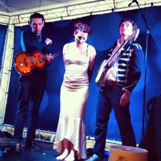 Amanda Palmer feet photo 19