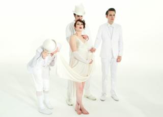 Amanda Palmer feet photo 17