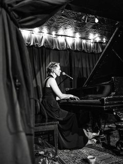 Amanda Palmer feet photo 7
