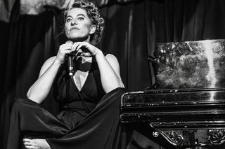 Amanda Palmer feet photo 6