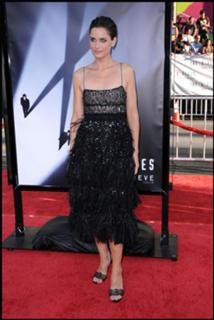 Amanda Peet feet photo thumbnail